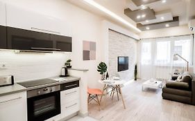 New Luxury Apartment In The Center With A/C