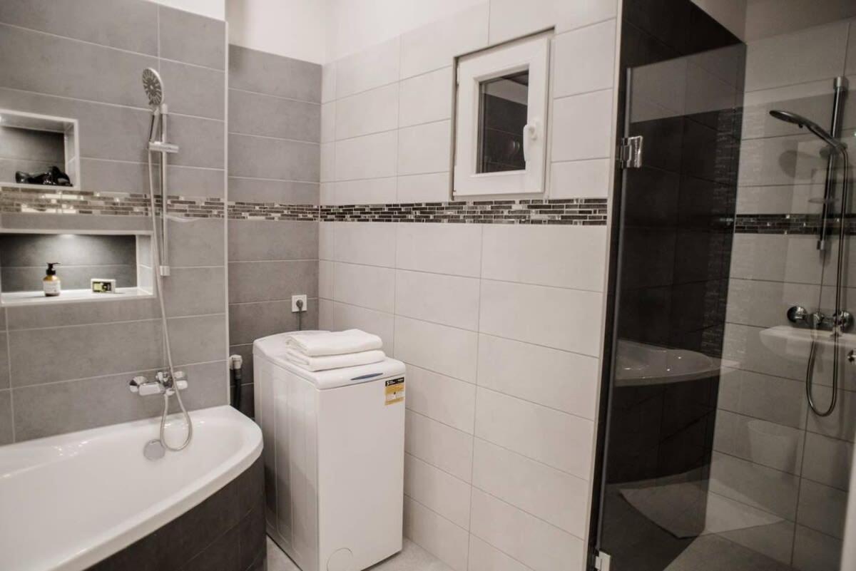 New Luxury Apartment In The Center With A/C Budapest Exterior foto