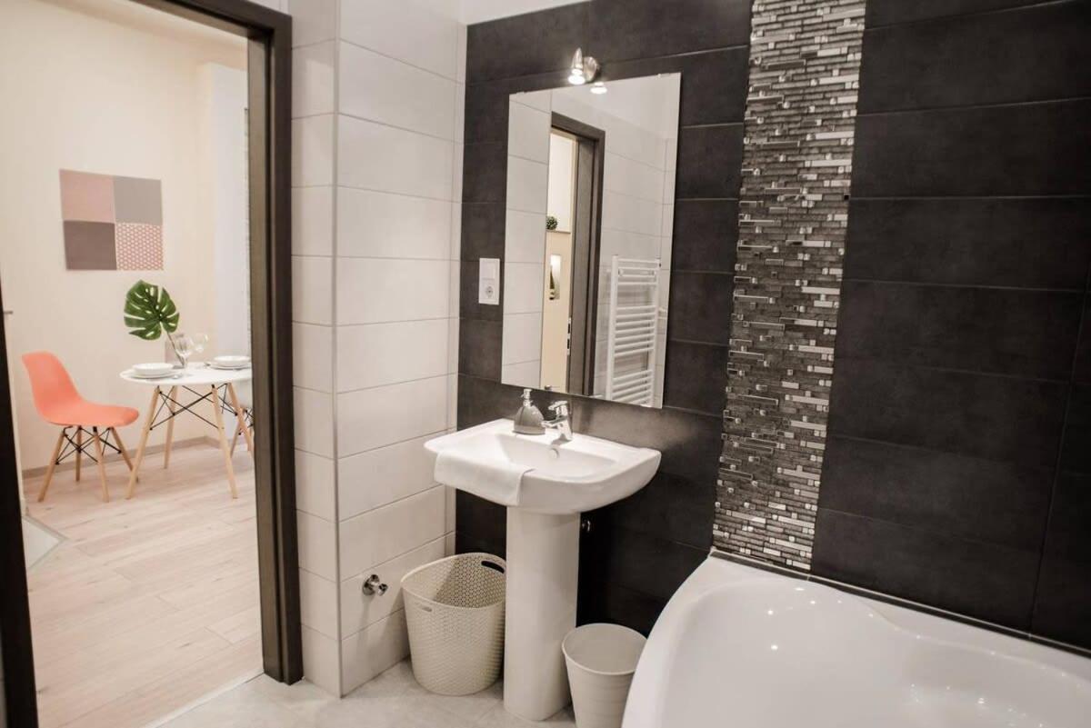 New Luxury Apartment In The Center With A/C Budapest Exterior foto